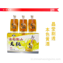 ShaoxingTian Chun Wine mengisi botol-botol